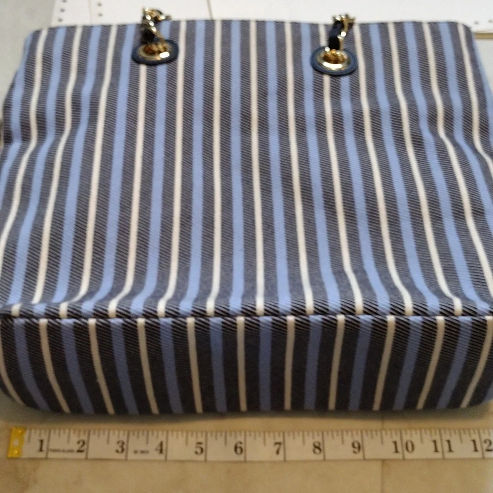 Talbots tote style purse. - Picture 13 of 13